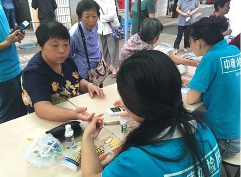 中康体检网重阳敬老行,提倡健康管理生活新理念
